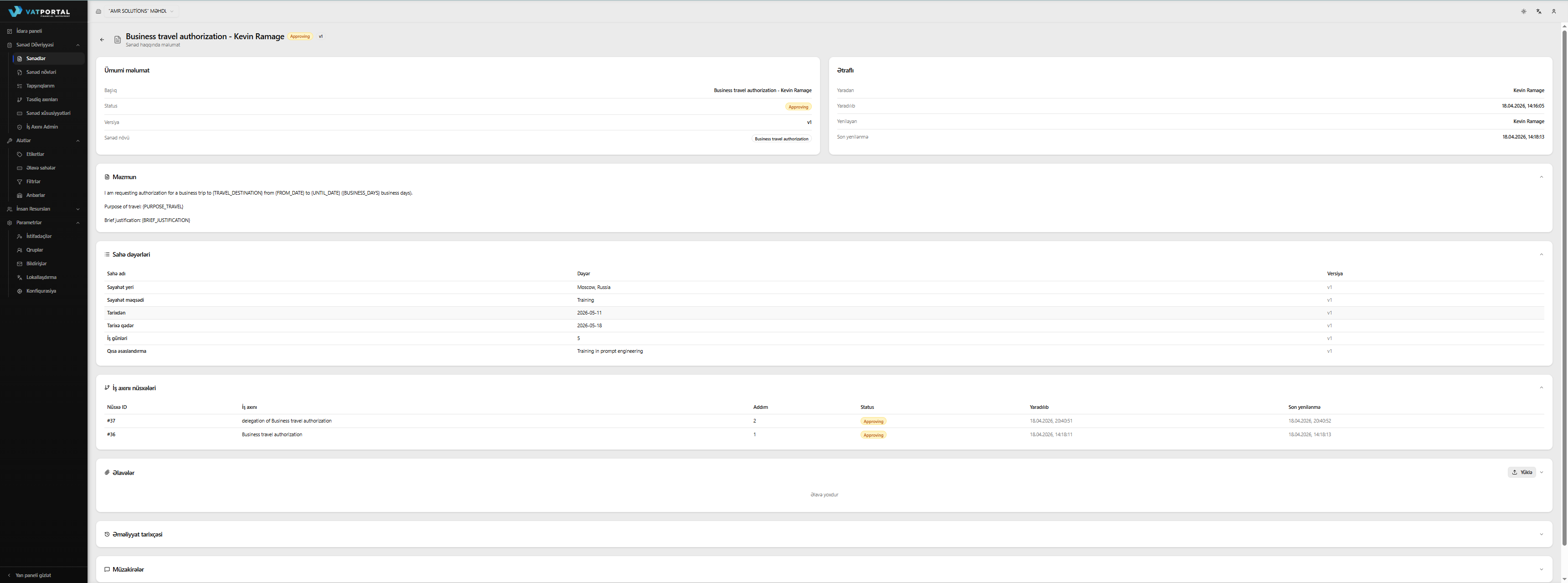 Təsdiqdə statusunda sorğu formu üçün sənəd detal səhifəsi. Yuxarı hissə başlığı, Təsdiqdə status nişanını və v1 versiya nişanını göstərməlidir. Yuxarıda əməliyyat düymələri yoxdur (Təsdiqdə kilidlidir). Başlığın altında Ümumi Məlumat + Təfərrüatlar kartlarını yan-yana, Sahə Dəyərləri cədvəlini və təsdiq axını irəliləyişinin görünməsi üçün ən azı bir Təsdiqdə addım və daha əvvəlki Təsdiqlənmiş addım sətirlərini göstərən İş Axını Nüsxələri kartını çəkin. İş masası enindən istifadə edin.